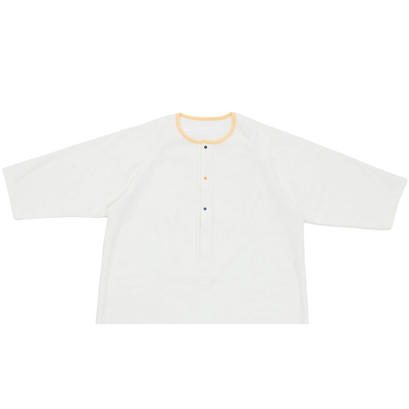 左が子供用、右が大人用のかぞくのおえかきウェアの商品画像